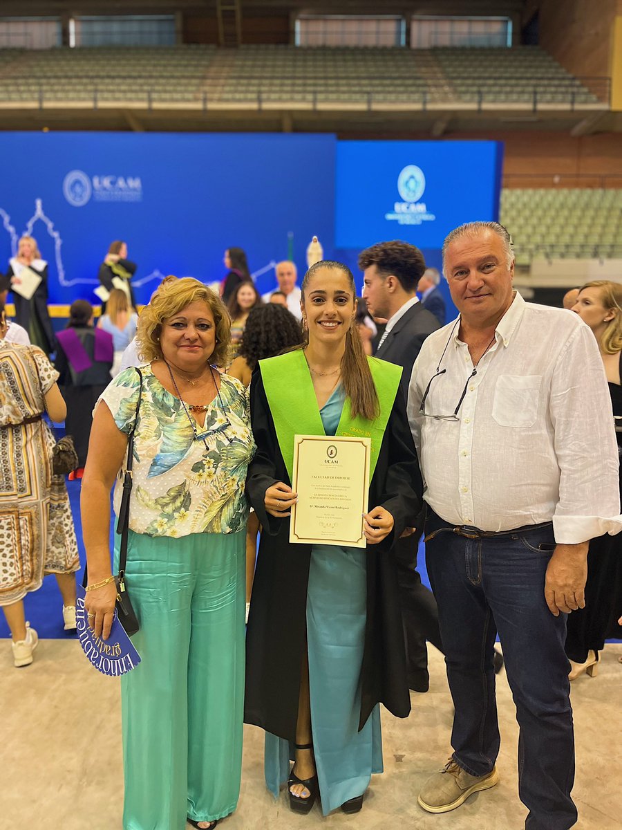 be_alright21's tweet photo. El resultado de tres años increíbles. 
🎓Graduada en Ciencias de la Actividad Física y el Deporte
Esto es solo el pistoletazo de salida. ⚡️ https://t.co/rUyYyg3eQ9