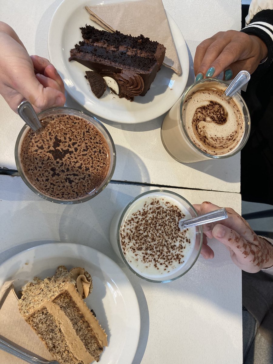 SoutheastCRP's tweet photo. Took a small group from Alana House on a second train trip today. Stopped at The Chocolate Cafe in Henley! Loved it when one of them said “this has given me more confidence to use the train”. @PACTCHARITY @GWRHelp #CommunityRail #TryATrain https://t.co/tTAEBtoJKg