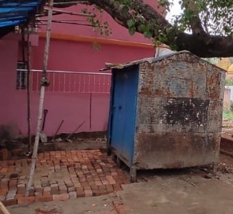 AmanNay52795937's tweet photo. Jharkhand Sarkar is the worst of all governments.
Today I fell we are not in a democratic country as all government officials and politicians are united together to do what ever they want.
On dated 5 July 2023 CI along with police demolished the front of my shop on oral notice. https://t.co/Dv5R2XTBAM