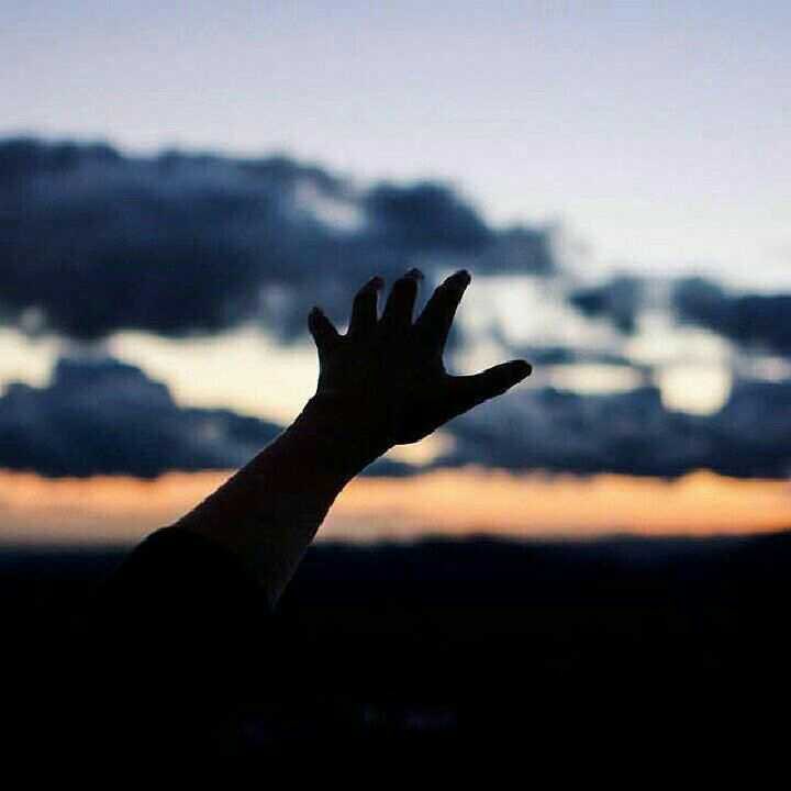 RoOomuss's tweet photo. بمجرد أن تُخطئ 
سينسى النــاس أنك كنـت رائعًـا
           يومًا مـا' https://t.co/b0o4BrS0Tf