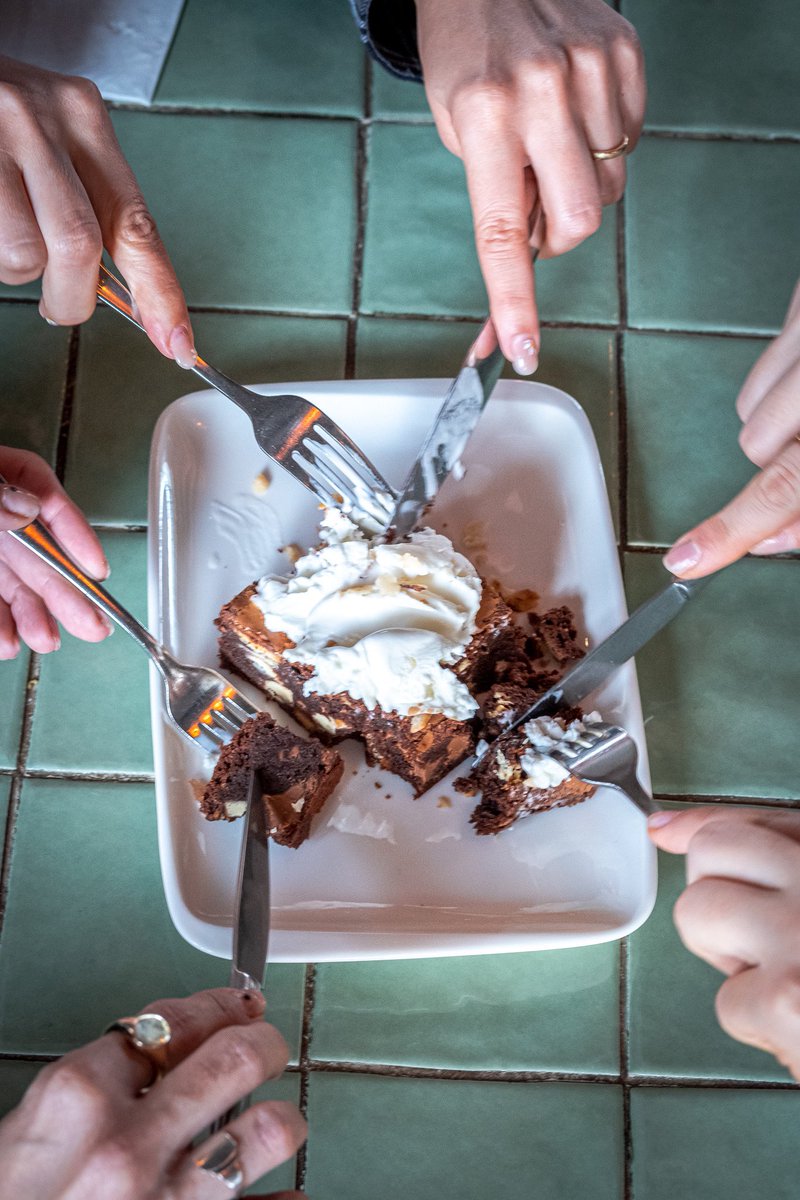 Paylaşmak güzeldir! 🤍🍫
.
.
#repairyourself
#tamirane
#goodfood
#goodmood
#brownie