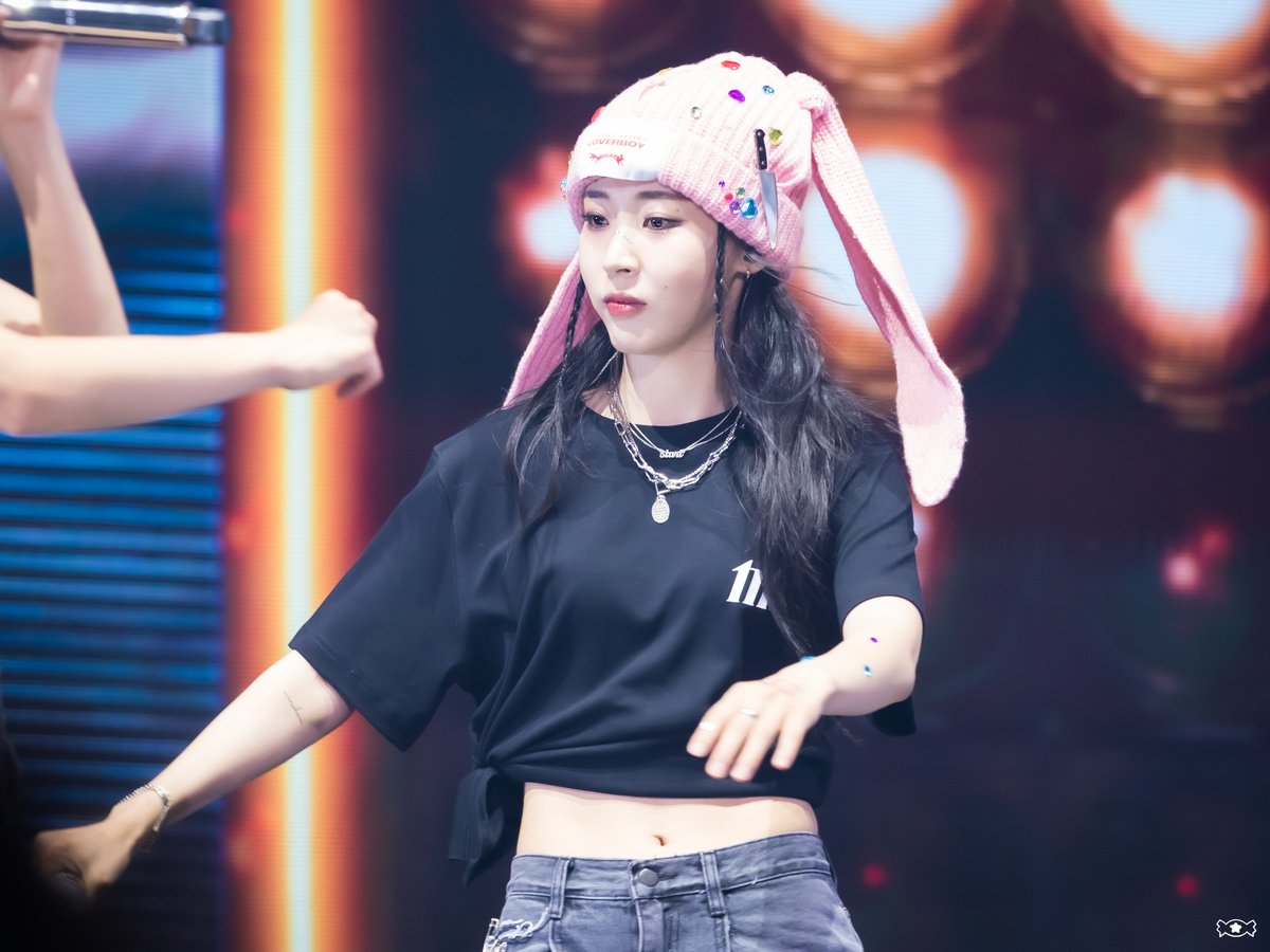 starcandy_moon's tweet photo. 230617 to 230618 
MAMAMOO WORLD TOUR 〈MY CON> ENCORE - SEOUL  
마마무 문별

문별이 귀여워 🐰

#마마무 #문별 #MAMAMOO #MOONBYUL https://t.co/Exw6Q0VvXi