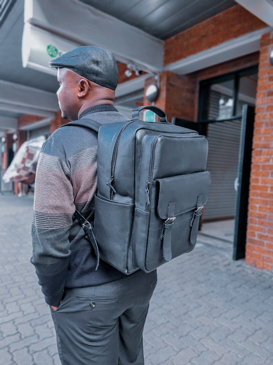 MJMleatherware's tweet photo. World Class Building...🏢

World Class locally handmade leather products...🇿🇼

World Class pictures by @tinasheylife 📸

$140🇺🇸 [Pre-Order deals]

3 working days to complete ✅ https://t.co/7r6G63hH5J