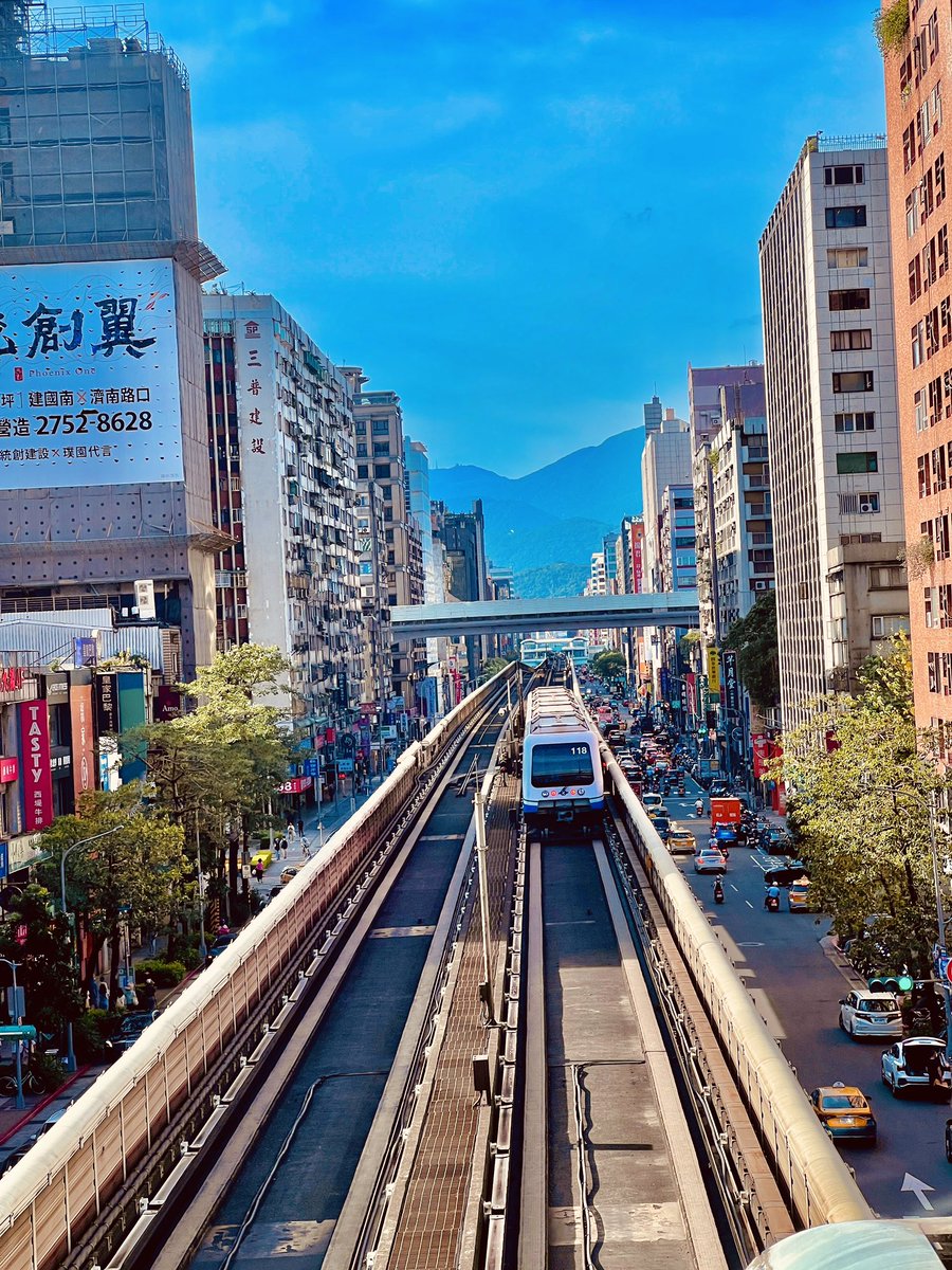 HoneyinTaiwan's tweet photo. Zhongxiao Fuxing Metro - Street #Taiwan @mofa_taiwan  #taipei #travel #台灣 #台北 #photography #台湾 #love #life #Taiwan #台中 #vsco #art #coffee #대만 #cyberpunk #台南 #iseetaiwan #blogger #streetphotography #photo #travelphotography #sunset #NFT #Explore #light #coffee #weekend https://t.co/6gmlYsyiBN