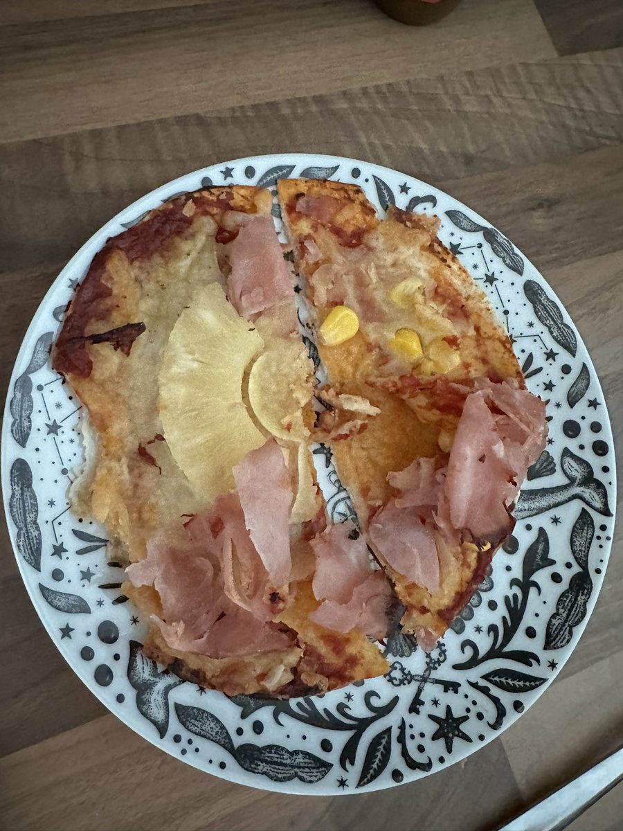 Henry LOVED his day <a href="/bedwashighsch/">Bedwas High School</a> . Dinner is sorted 💙