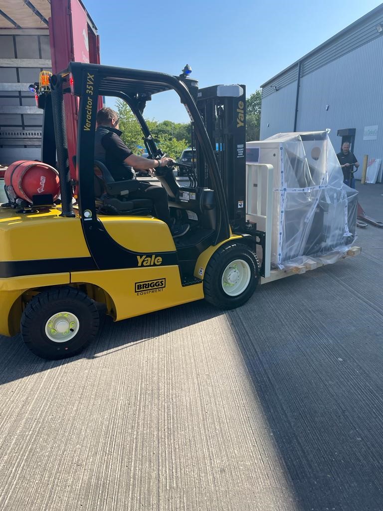 HamiltonLabels's tweet photo. New Machine?  Go on then.....!  Delighted to take delivery of the latest @MPSSystemsbv #EF430 to add to our suite of #flexo print platforms.  We're excited to continue our partnership &amp; look forward to showing off it's capability.  #labels #packaging #investment #embellishment https://t.co/DbBUpy5XY8