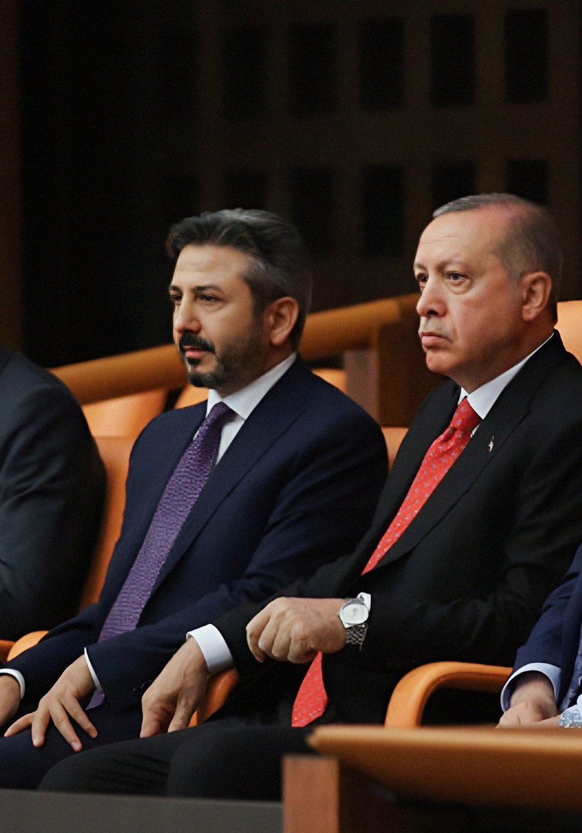 emrksrr's tweet photo. Sn Cumhurbaşkanımız öğretmen adayları çok mağdur. Bakan Mahmut Özer tarafından 2022 kpss puanıyla ek atama sözünün tutulması noktasında zatıalinizden yardım talep ediyorlar. Ayrıca her daim gençlere verdiğiniz destekleriniz, ilginiz ve ağabeyizliğinizden ötürü öğretmen adayları siz Sn Ahmet Aydın Bakanımızdan seslerinin duyurulması noktasında talepleri var.  Bu ülkenin gençleri sizi çok seviyor Sn Ahmet Aydın❤️

@RTErdogan
@AhmetAYDIN_02

#Devletinonuru202255binRTE