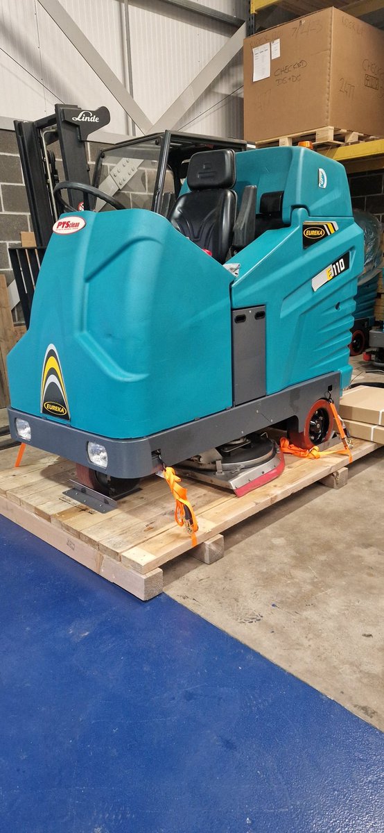 ptsclean's tweet photo. Eureka E110 large industrial robust factory/warehouse floor scrubber dryer machine being shipped out to a customer that requires a factory floor cleaned everyday. This make/model is available for short term hire, long term hire or purchase throughout Scotland π΄σ §σ ’σ ³σ £σ ΄σ Ώ #PTSClean https://t.co/G5UZYd33Jv