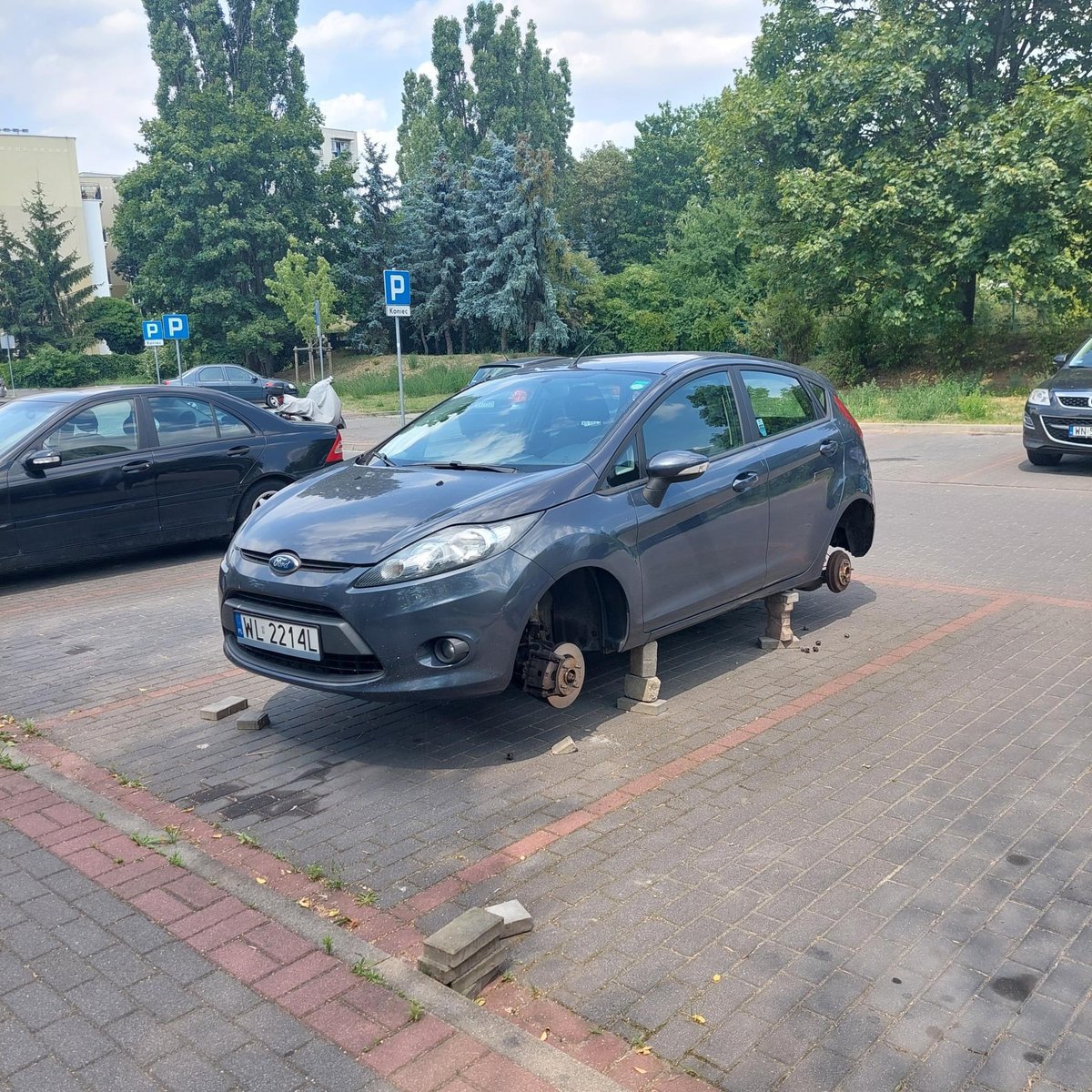 MiastoUrsynow's tweet image. Przy przedszkolu na #Dembowskiego... 🛞🛞🛞🛞 via #obywateleursynowa
facebook.com/groups/5336112…