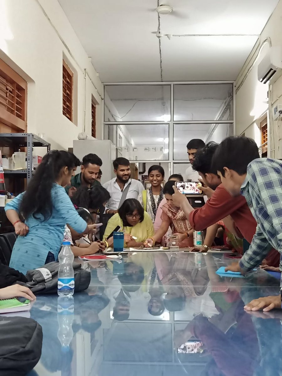 AllahabadMuseum's tweet image. संग्रहालय में जारी कला वस्तुओं के संरक्षण विषयक कार्यशाला में  3 जुलाई 2023 को डॉ.डी.के.वर्मा, अधीक्षण पुरा ए.एस.आई. का व्याख्यान कार्बनिक कलाकृतियों के संरक्षण विषय पर सम्पन्न हुआ।
 #conservationworkshop  #myculturemypride #culturalheritage #MinistryOfCulture #AmritMahotsav