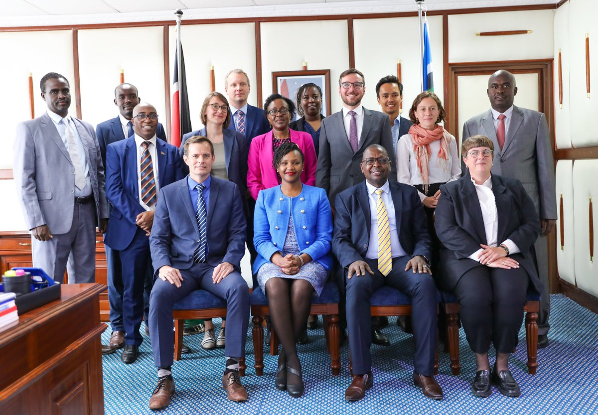 Productive discussions with 🇰🇪 PSs for Labour @GeoffreyKaituko & Diaspora Affairs @roselinenjogu on a #Roadmap for #LabourMigration, a #StrategicProject for 🇰🇪-🇩🇪 relations!
🇩🇪 delegation rep by @BMZ_Bund, @AuswaertigesAmt, @GermanyinKenya & @giz_gmbh #Kenya!