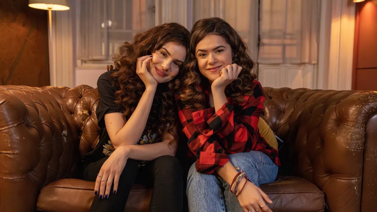 beepopofc's tweet photo. SAIU! A segunda temporada de “De Volta Aos 15”, estrelada por Maisa e Camila Queiroz, já está disponível na Netflix.
#DeVoltaAos15 https://t.co/EcSdMJSavN