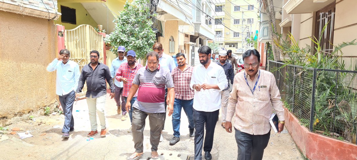 MohdRashedFaraz's tweet photo. Under the Guidance of @aimim_national President Barrister @asadowaisi Sahab & @akbarowaisii Sahab.

GHMC Standing Committee Member & #AIMIM Shaikpet Corporator 𝐌𝐨𝐡𝐚𝐦𝐦𝐞𝐝 𝐑𝐚𝐬𝐡𝐞𝐝 𝐅𝐚𝐫𝐚𝐳𝐮𝐝𝐝𝐢𝐧 Along With GHMC officials Inspected New #VDCC Road At Hakeemshah Colony, Shaikpet Division, Jubilee Hills Constituency. The Estimate Cost of Project ₹18.7 lakhs. Along With Society Members & Residents of Colony.

#AIMIM #Shaikpet #HakeemShahColony #vdccroad #Development #Works #MohammedRashedFarazuddin
