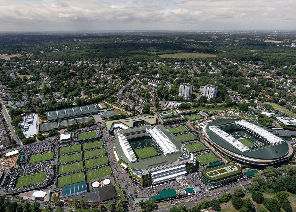 _TheSportsWire's tweet photo. 🎾

Wimbledon 🌳🏟🌤 https://t.co/mpwyEcBTPl