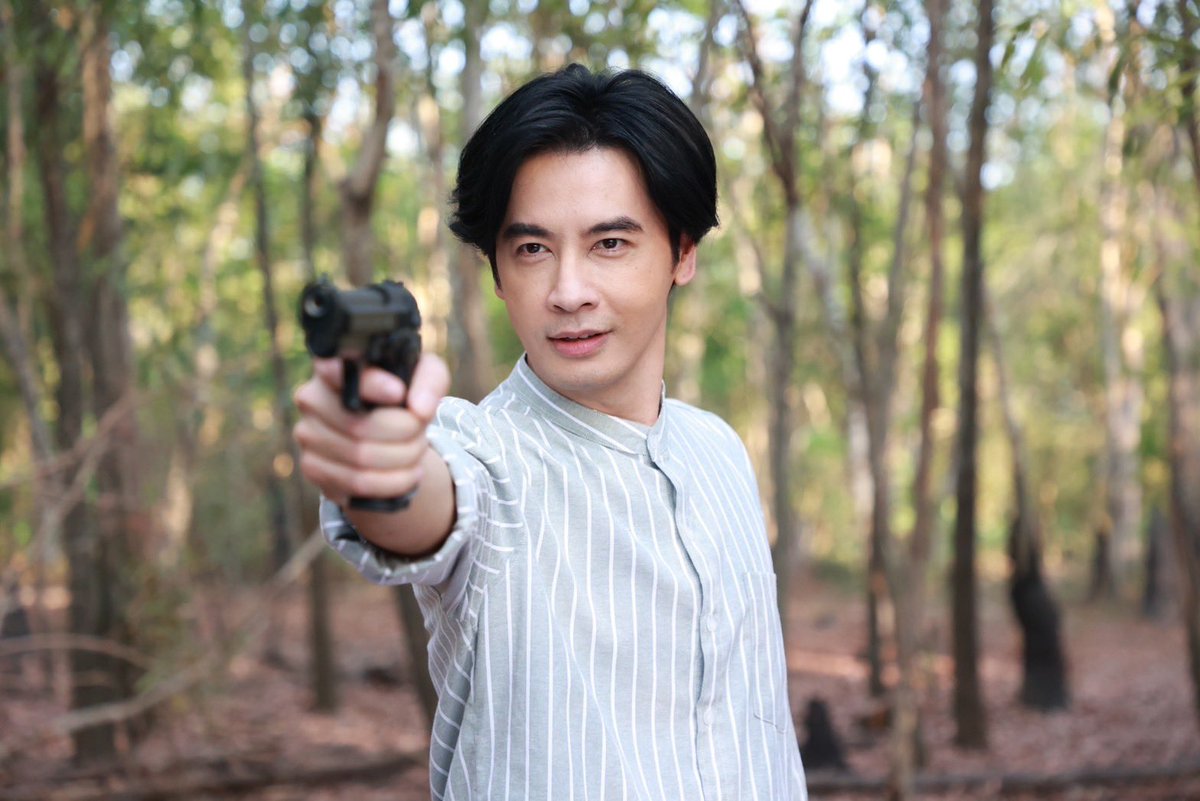 somrak37223766's tweet photo. พี่เฑียรกอดก่อนไม่สนลูกปืน พ่อคนคลั่งรัก
#รักสุดใจยัยตัวแสบตอนจบ https://t.co/jhHk1rgMaP