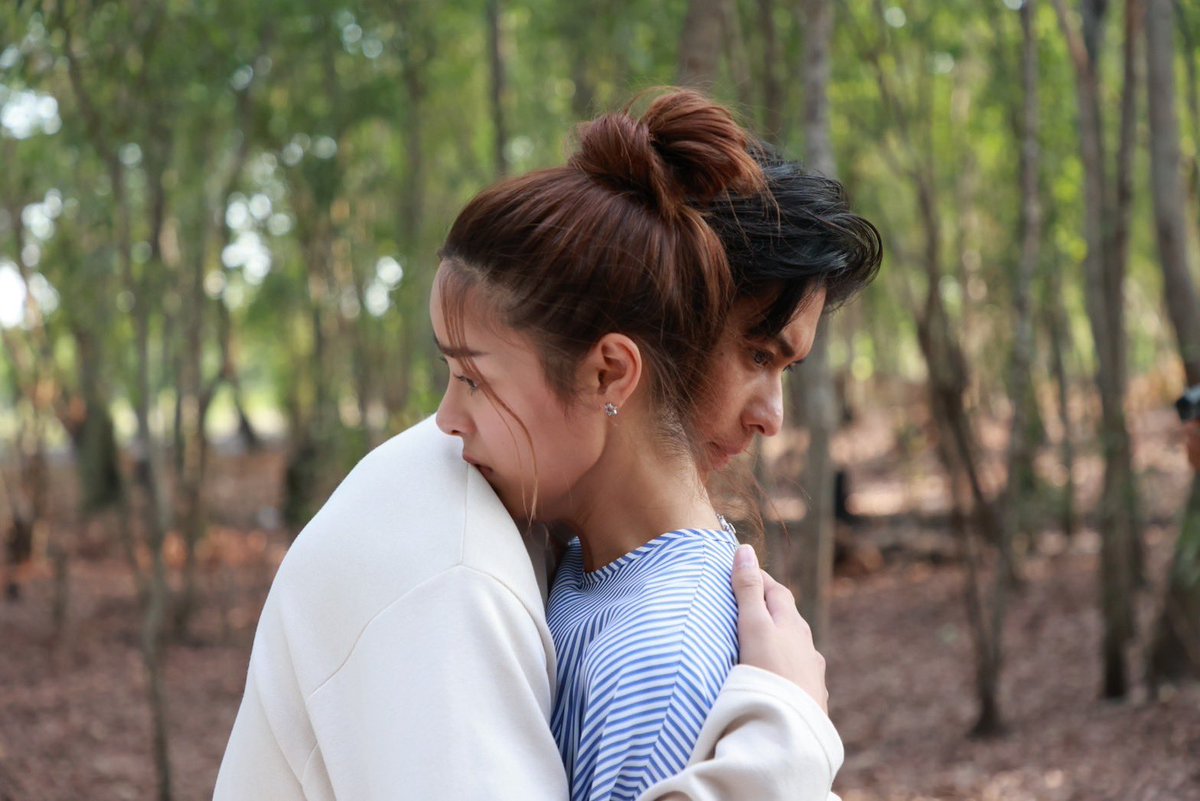 somrak37223766's tweet photo. พี่เฑียรกอดก่อนไม่สนลูกปืน พ่อคนคลั่งรัก
#รักสุดใจยัยตัวแสบตอนจบ https://t.co/jhHk1rgMaP