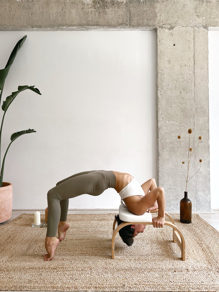 YogaYe's tweet photo. Beneficios del banco para invertidas en yoga. 💪🧘‍♀️⁣ ⁣ #BancoParaInvertidas #YogaInvertido #YogaYe https://t.co/WwD72dOgWN