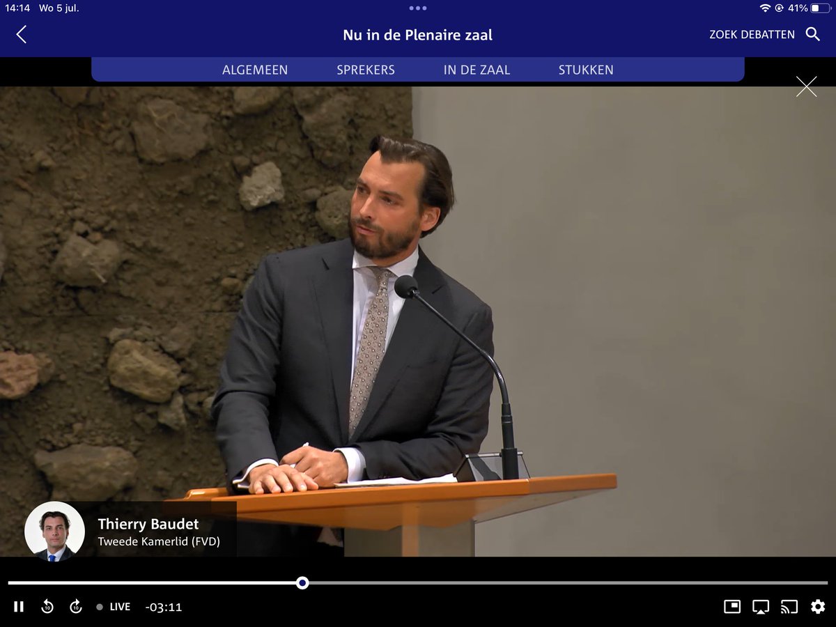 .<a href="/Martinbosma_pvv/">Martin Bosma</a> kondigt aan dat <a href="/thierrybaudet/">Thierry Baudet</a> een uur lang (!) gaat spreken in het debat 'incidentele suppletoire begroting inzake steun voor Oekraïne' en het eerste wat ze in de regiekamer doen, is inzoomen...op een lege zaal. Echt leeg. Er zijn NUL kamerleden. #TweedeKamer