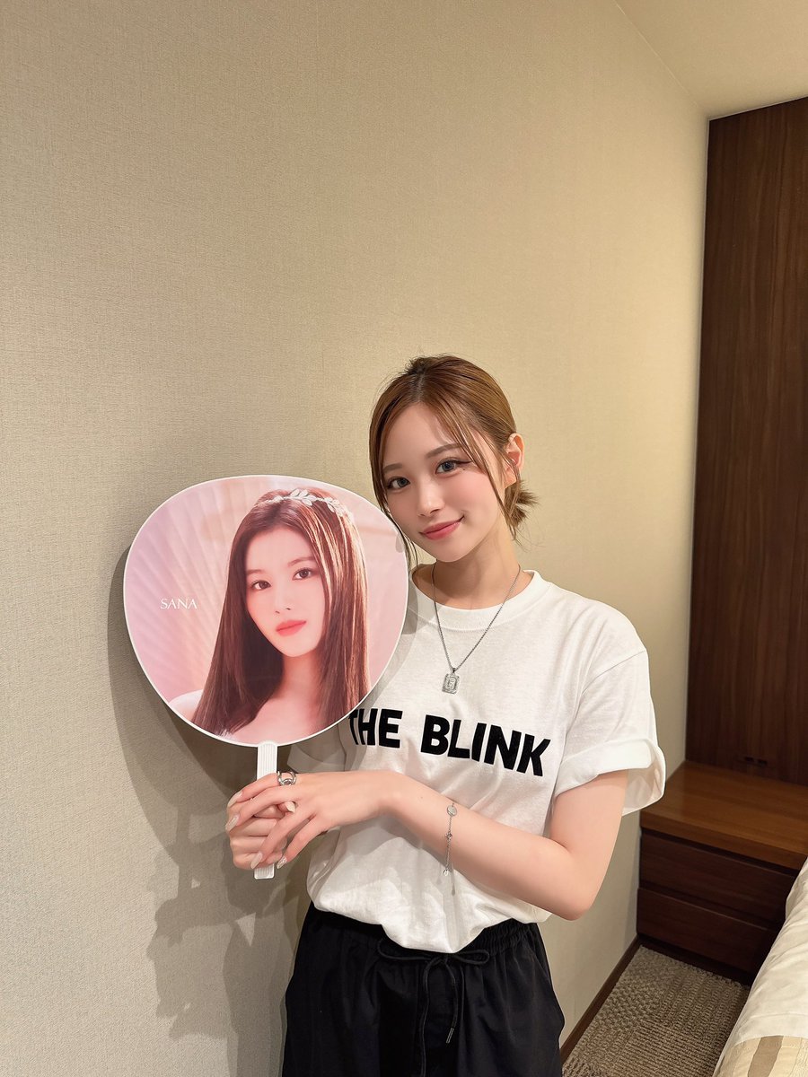 erina tweet media
