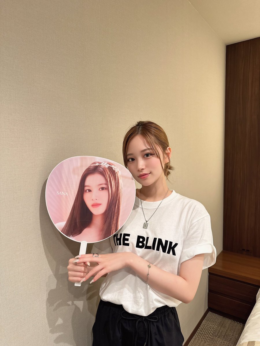 erina tweet media