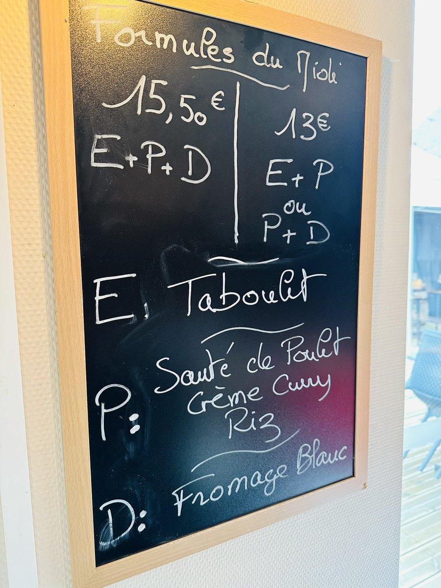 bartdecl's tweet photo. Een pelgrim moet ook middageten…. 
E+ P + D 
@Griet_EM maakt me er attent op dat dit hier niet staat voor Elektronisch Patiënten Dossier maar voor 
Entrée + Plat + Dessert 
De taboulet werd vervangen door Jambon de Pays
Alles samen: 15,5 € https://t.co/MZNk2CDK7W