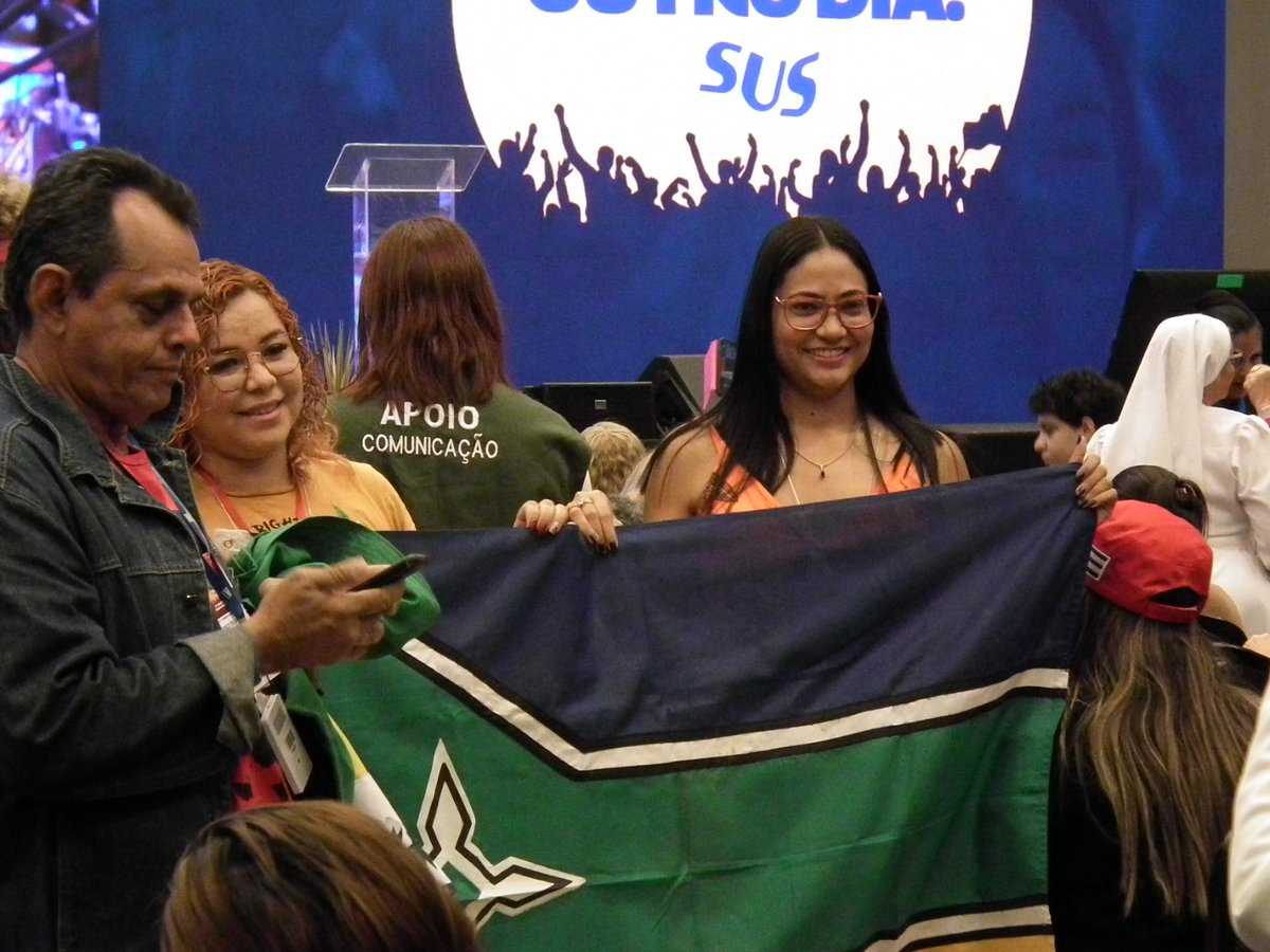 comunicacns's tweet photo. Seguimos em aquecimento para a fala do Presidente Lula. Já já essa espera acaba, acompanhe com a gente! #EuNa17CNS #AmanhaVaiSerOutroDia #17CNS #saudepublica #controlesocial #defesadosus https://t.co/tkQJB1e2No