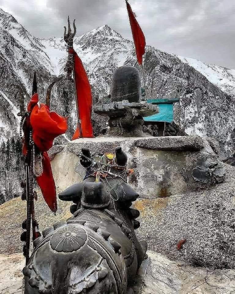 शास्त्रों के अनुसार महादेव शिव के १०८ नाम और उसके महत्व-
1- शिव - कल्याण स्वरूप
2- महेश्वर - माया के अधीश्वर
3- शम्भू - आनंद स्वरूप वाले
4- पिनाकी - पिनाक धनुष धारण करने वाले
5- शशिशेखर - सिर पर चंद्रमा धारण करने वाले
6- वामदेव - अत्यंत सुंदर स्वरूप वाले
7- विरूपाक्ष - ‍विचित्र