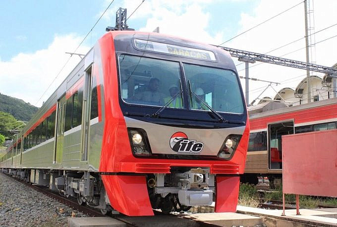 Activan Metrobus hasta Charallave por caída de un árbol en ruta del tren
El Metrobus partirá desde estación del metro La Rinconada hasta la estación Charallave Norte del ferro
#IndependenciaDeLaPatria
#TuiteroPatria