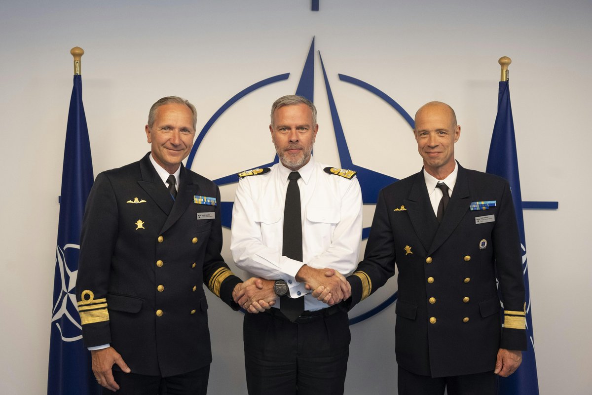NATO_PASCAD's tweet image. #ChangingoftheGuard - the #NATOMC bid farewell to 🇸🇪 MilRep, RADM Nykvist &amp;amp; welcomed 🇸🇪 VADM Haggren.

Both submariners, navigating uncharted waters on their way to their final destination as a fully-fledged #NATO member.