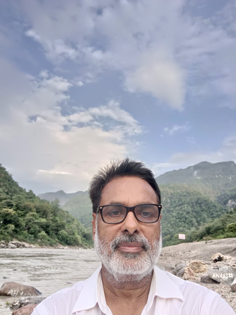 VIPINBSINGH21's tweet photo. At YogaNagari RISHIKESH In the Company of Pure GANGA ji https://t.co/A6yVNp8u4v