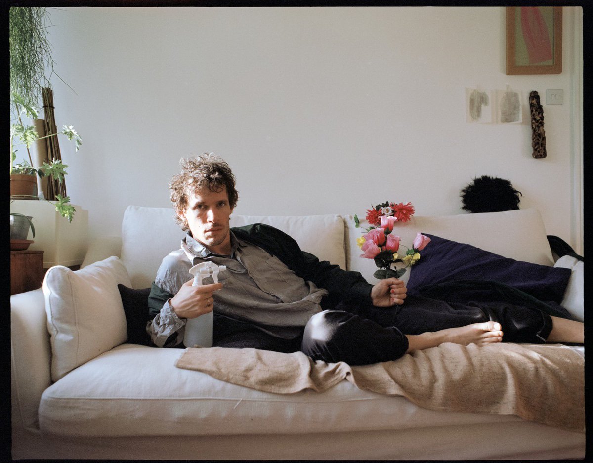 Move Slow (Song For Eggs) is out now it’s inspired by the dog and has a key change at the end 

open.spotify.com/track/7e9fVlxQ…