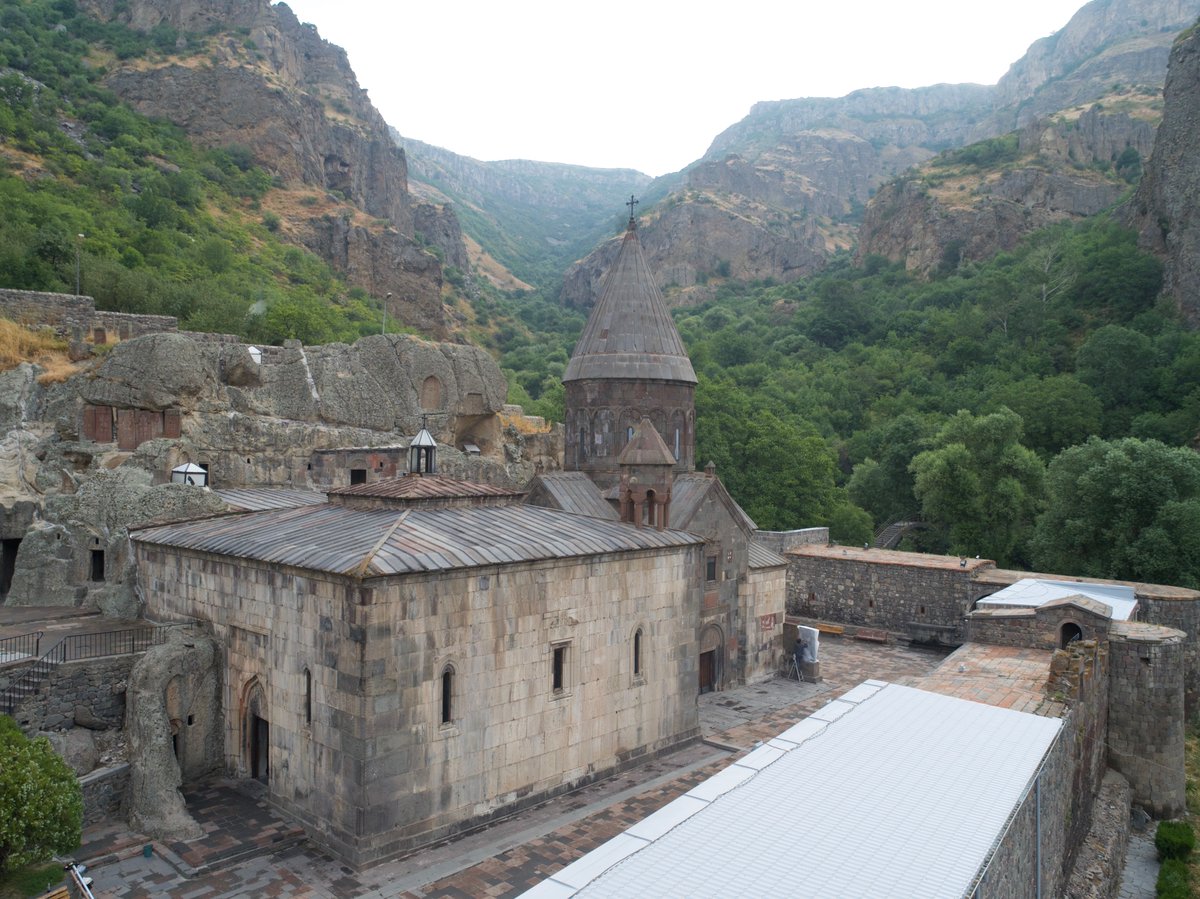 📻Podcast on @RadioFrance: 'Saving Armenian Heritage, with Hulé Kéchichian and Yves Ubelmann' radiofrance.fr/franceculture/… We would like to thank the program 'Chrétiens d'Orient' and Hulé Kéchichian, representative of @tumocenter, for this discussion. #heritage Photo: Iconem