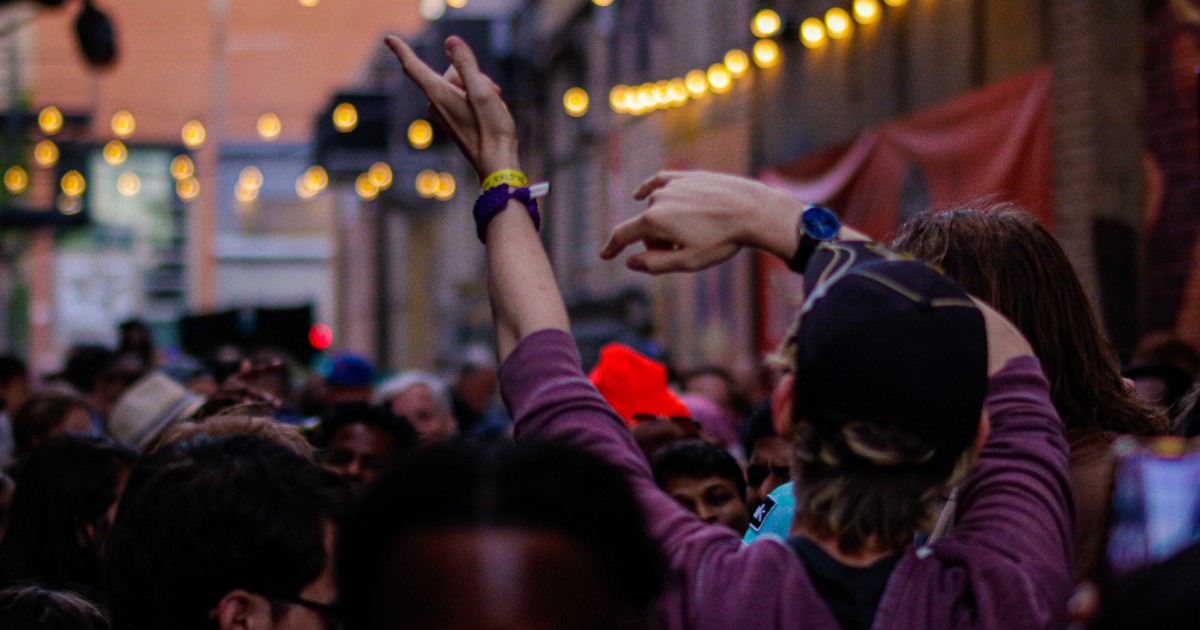 We want to know: What was your most unforgettable concert experience? 

Tomorrow➡️urbanmilwaukee.com/2023/07/01/cro…