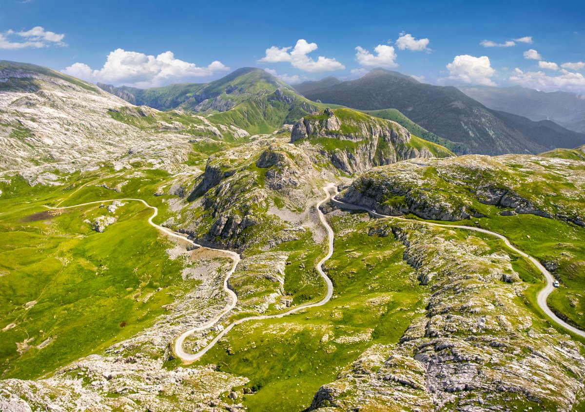 ParcoAlpiLiguri's tweet photo. Sabato 1 luglio si è svolta la tradizionale #pedalata🚵♂️di inaugurazione della stagione estiva dell'Alta Via del #Sale, la spettacolare strada bianca ex-militare che collega le #Alpi piemontesi e francesi al #MarLigure, fra i 1.800 e i 2.100 m s.l.m. su #valichi e tornanti arditi. https://t.co/7YM4WvgFsg