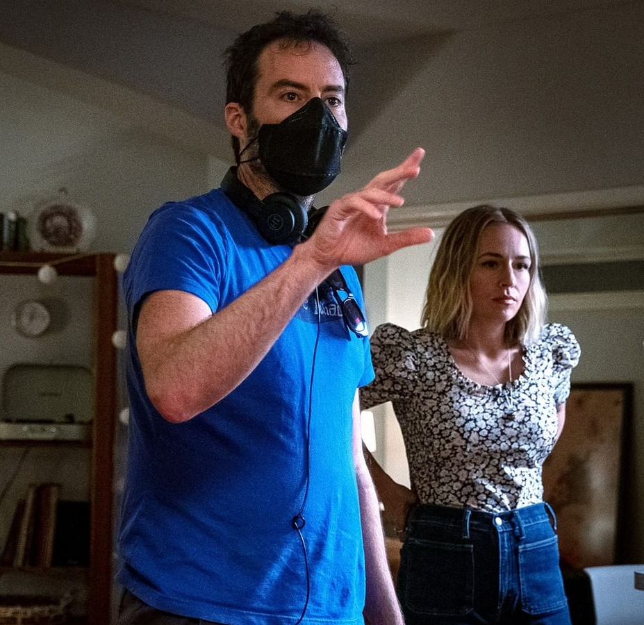 dreamy_run's tweet photo. Sometimes the odd one out is #JustTryingToSurvive.
Even if you don't normally wear a mask, it's kind to #MaskUp whenever you see someone else wearing one. (#MirrorMasking)
Stay well, Bill Hader. https://t.co/tIG7FLBXC1