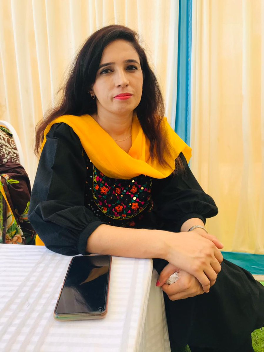 سڄي دنيا وساريم جڏھن توکي ڏٺم
تون اسان کي وساريندين اهيو علم 
اسان کي نه هو...!!