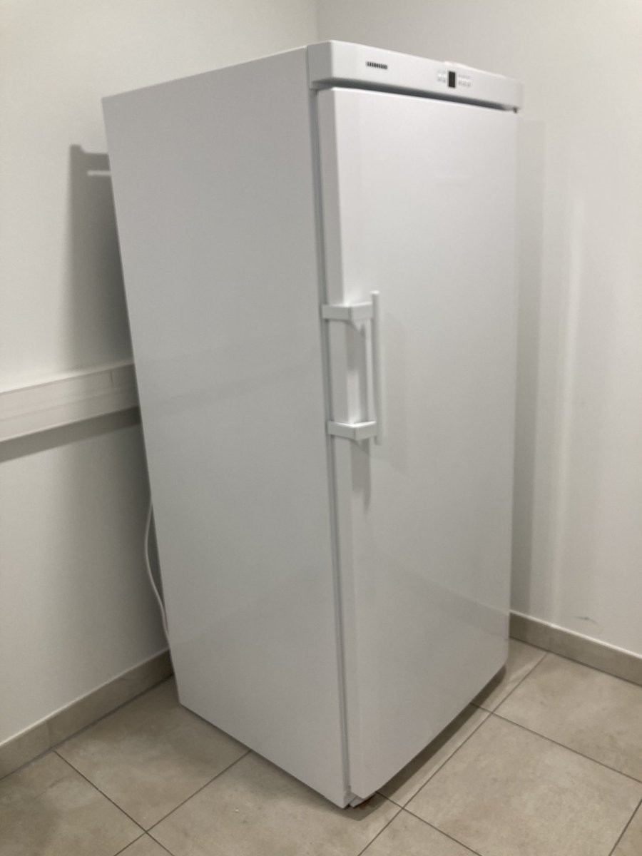 ihpe_lab's tweet photo. Very grateful to Labex #CeMEB for supporting the Environmental Epigenomics facility. Additional equipment for the new lab : mini cold room, freezer, dry bath shaker and transfer blotter to complete the existing setting. Dream work environment. https://t.co/VSOmlOZNVP