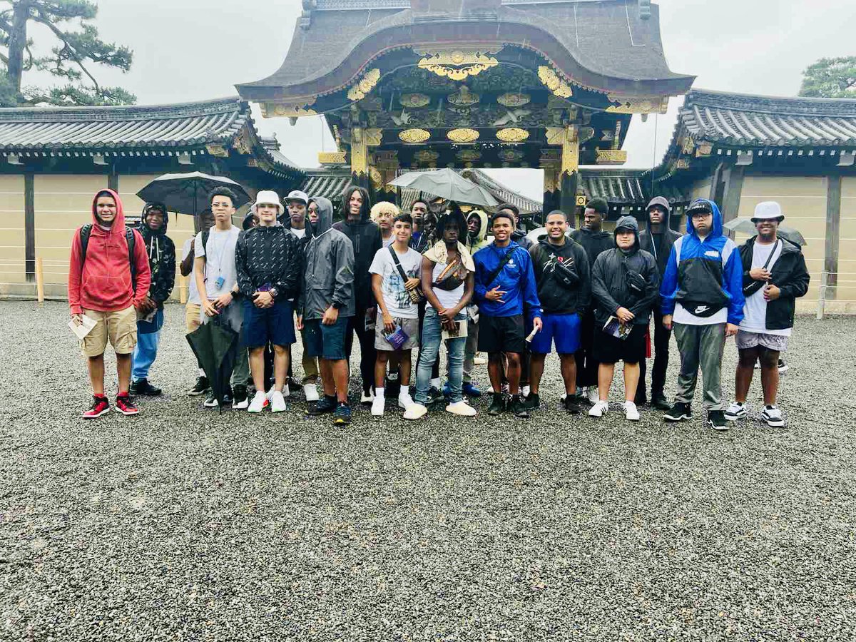 MountToday's tweet photo. Our travel group has been busy exploring Japan. Here they are visiting a Temple in Kyoto. #summerexcursion #worldtravel #Japan 🗺️ https://t.co/Ex8NyCqWOT