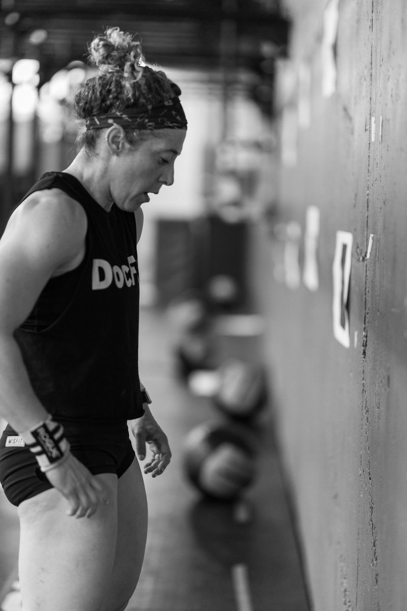 AmyWestMD's tweet photo. Looking at this wallball the same way I’m looking at my clinical schedule after 10 days of vacation…
#vacationmodedeactivated
#Medtwitter #CrossFit #wallballs #docfit
📸: @justinbartel_s https://t.co/FbMHyoeKzD