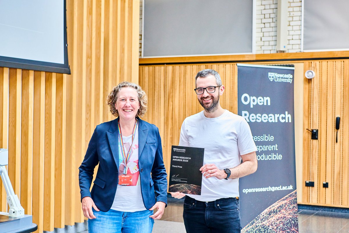 NUfluidslab's tweet photo. We won an award!

For our newly released AI-framework NUBO, which was developed as part of the EPSRC funded EnAble project for aerodynamic flow control - in collaboration with @incompact3D.

https://t.co/MlgYz6ubiP

@UniofNewcastle @Sage_NCL https://t.co/1nZ45peGKC