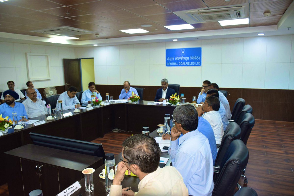 CCLRanchi's tweet photo. Dr B. Veera Reddy, CMD CCL chaired a review meeting at CCL Hq which was attended by FDs, CVO, GMs.
He reviewed the status of production, dispatch etc 
He congratulated #TeamCCL on a remarkable performance in FY23 and expressed confidence in company's ability to fulfil its target. https://t.co/8CiqFoUcbp