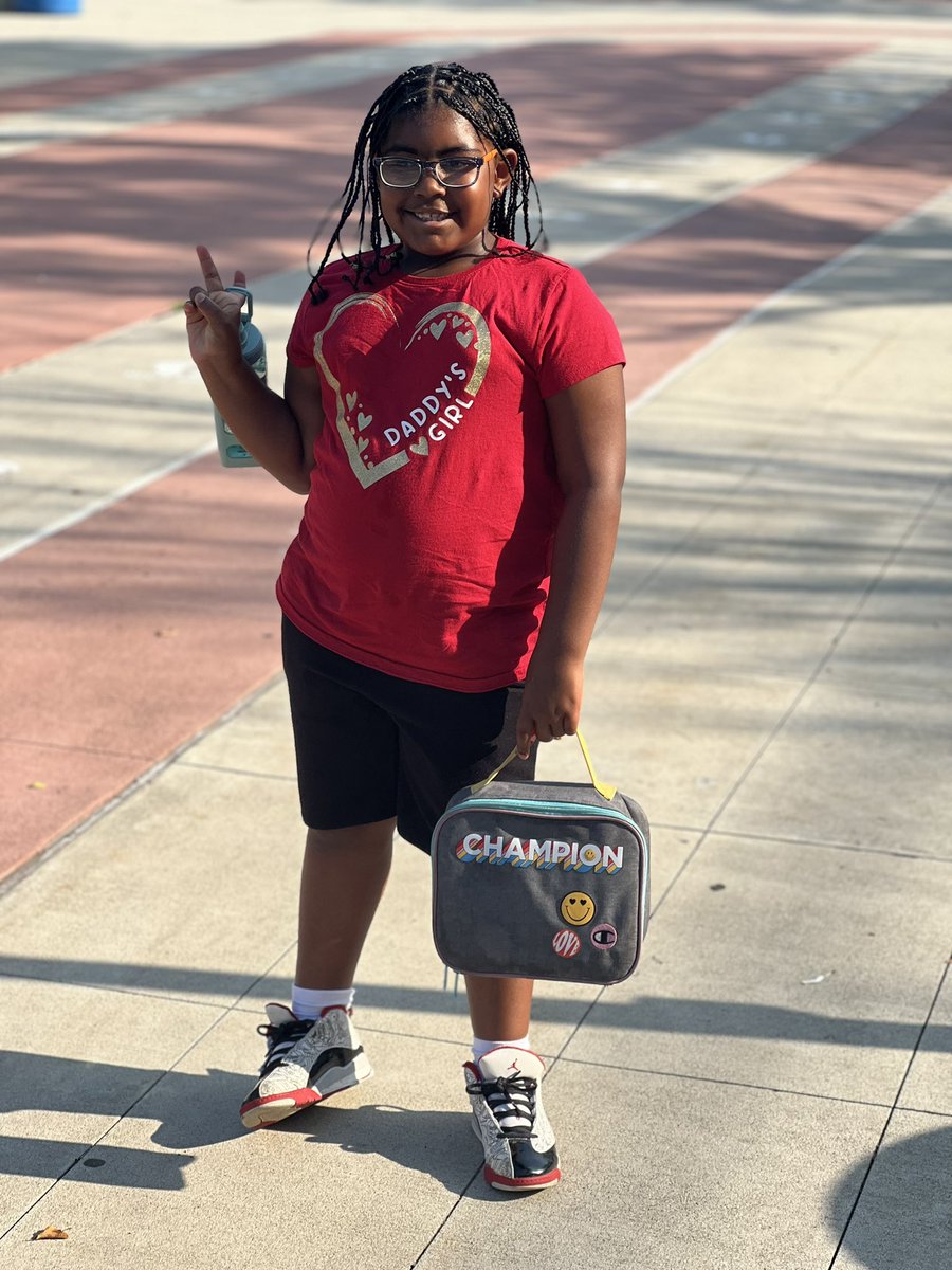 ChaRLeZHuSsLe81's tweet photo. Braids lasted being out for 45 mins right before she went in she was like can u tie em up #FirstDayOfCamp ‼️ https://t.co/PFK2UgcAsn