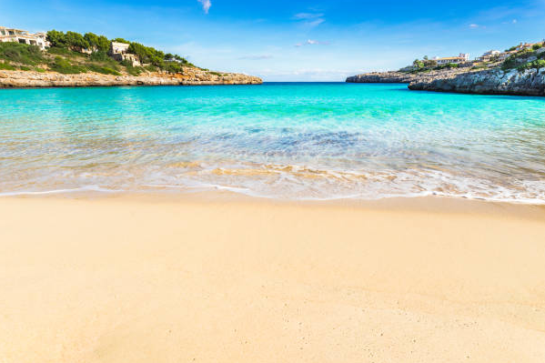 AutosVima's tweet photo. Explore the enchanting port of Portocolom and the idyllic beach of Cala Marçal. Enjoy fun and flexible holidays while you explore the beach and in the evening enjoy delicious food in Portocolom.
#beach #portocolom #calamarsal #vacation #vimaRentacar
https://t.co/I8Dsz4zYmQ https://t.co/pOxUBbEjSv