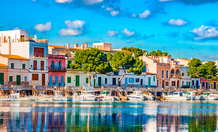 AutosVima's tweet photo. Explore the enchanting port of Portocolom and the idyllic beach of Cala Marçal. Enjoy fun and flexible holidays while you explore the beach and in the evening enjoy delicious food in Portocolom.
#beach #portocolom #calamarsal #vacation #vimaRentacar
https://t.co/I8Dsz4zYmQ https://t.co/pOxUBbEjSv