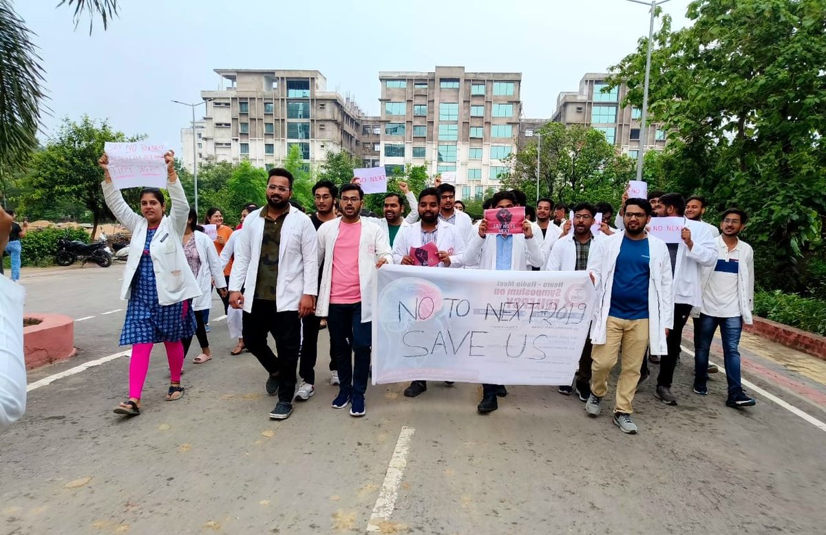 its_rishav_rv's tweet photo. #NONEXTFOR19BATCH 
#NONEXTFOR2019BATCH 
#CANCELNEXT
#nonext
@mansukhmandviya 
@NMC_IND https://t.co/dEQQxJm433