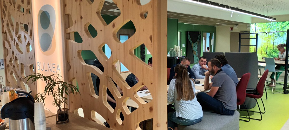 Departement_AIN's tweet photo. #Economie📌Retour sur le « Speed business meeting” organisé ce matin chez #Bulnéa, espace de #coworking  #Ain☑️Cet événement a réuni 40 adhérents #OriginAin venus développer leur réseau professionnel grâce à des rencontres rapides et conviviales➕d'infos https://t.co/7A7x3bubFc https://t.co/Q0szGq7cQy