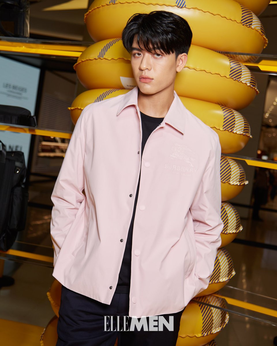 ElleMenThailand's tweet photo. หล่อละมุนของจอส เวอาห์ @josswayar ที่ปรากฏตัว ณ งานเปิดป๊อปอัพสโตร์ ‘A Burberry Summer’ ของ @Burberry เผยโฉมคอลเล็กชั่นบีชแวร์ที่ได้แรงบันดาลใจจากลาย Burberry Check สุดไอคอนิกของแบรนด์ 

#Burberry
#BurberrySummer
#josswayar https://t.co/exqvaroYQL
