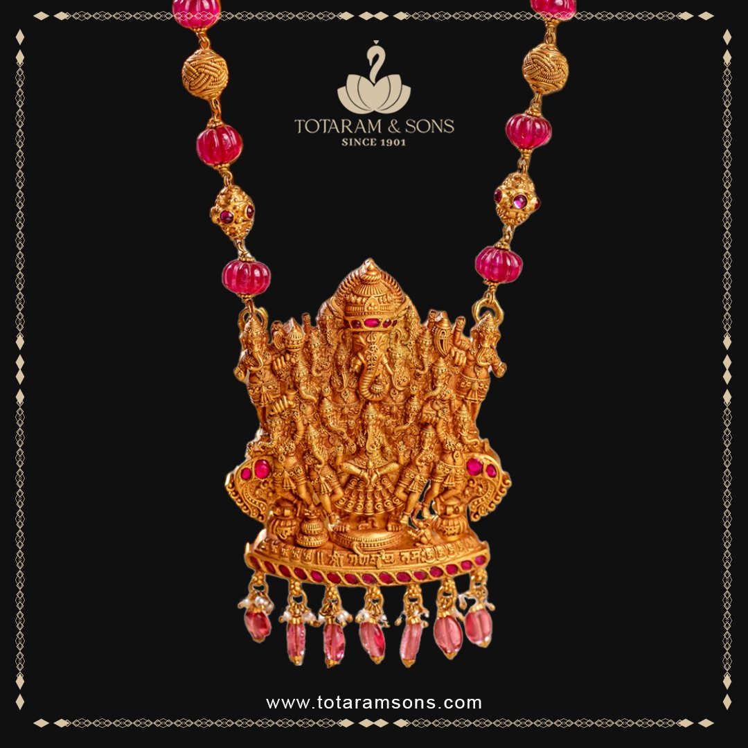 When richness meets our creation this is how it will rebound.
#totaramsons #totaramsonsjewellers #jewelry #chains #goldchains #rubyjewelry #goldjewellery #goldnecklace #jewelrymaking #jewelrylover #womengold #indianfootball #depthcampaign #HDFC #fyi #explorefeed #Breakoutstock