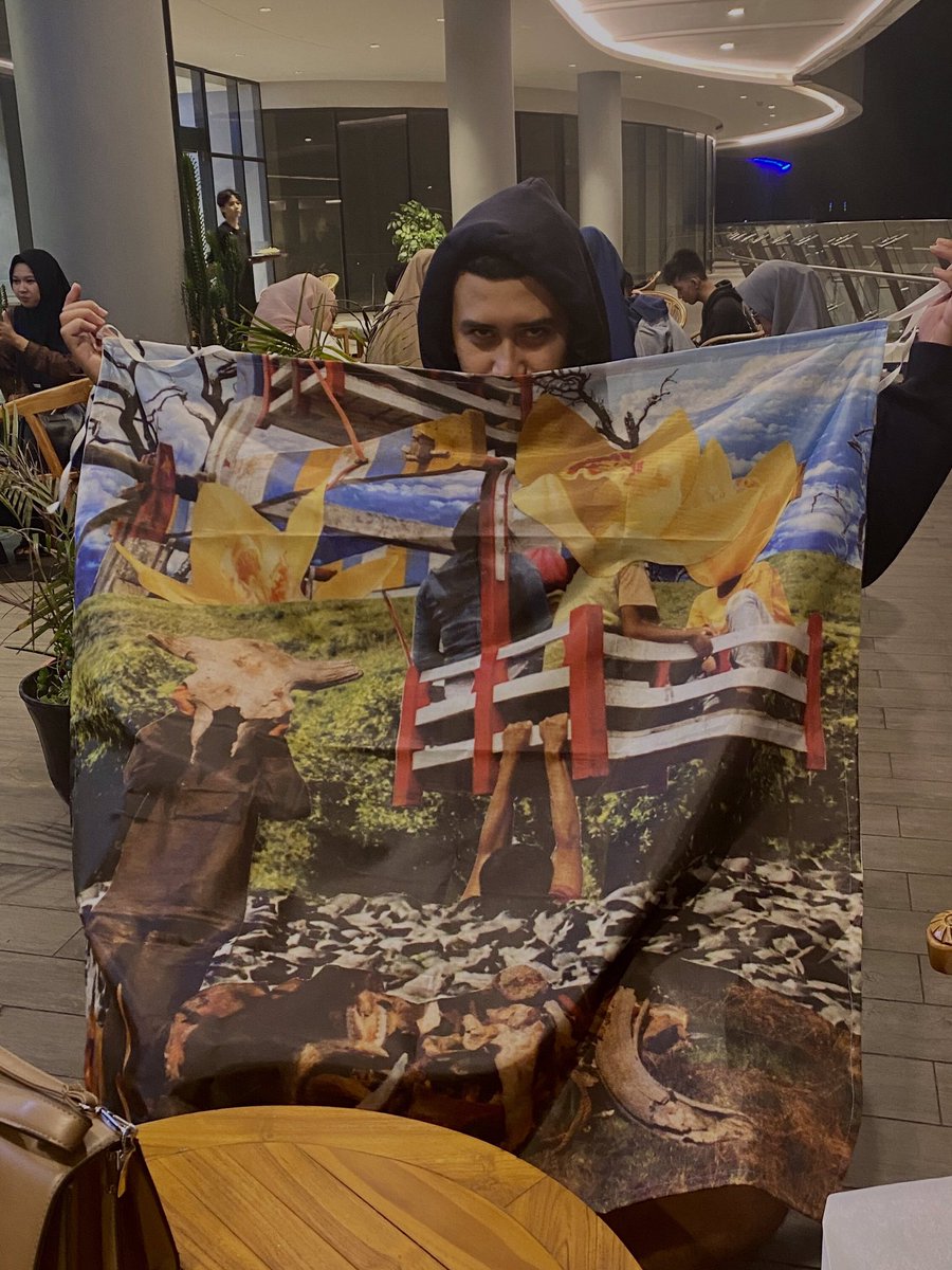 pas nyetak ku pikir sebesar scarf yak , pas jadi kayak maok demo anjirr