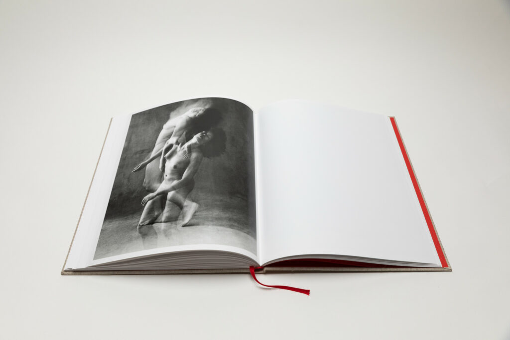 Photobook: Luis Alberto Rodriguez, O. Using dance-like movement to find spirituality in the elemental nude form. (Yatskevich) collectordaily.com/luis-alberto-r…